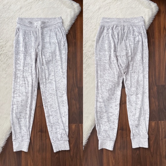 Lululemon Ready to Crush Jogger in Chrome - Picture 4 of 11